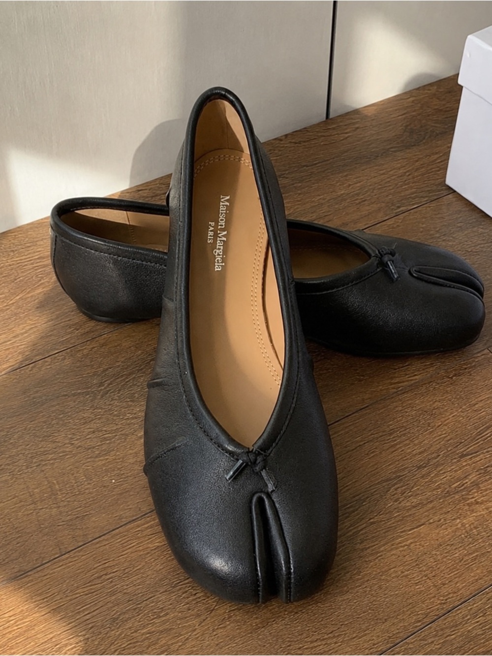 Maison Martin Margiela Black Tabi Leather Ballet Flats - Picture 2 of 4